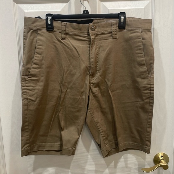 Volcom khaki shorts - Picture 1 of 4